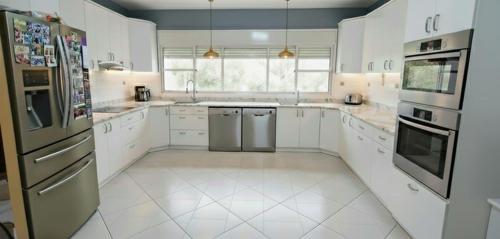 Kosher 'Villa Rosa' Moshav Aderet, Ella Valley nr Bet Shemesh in Aderet