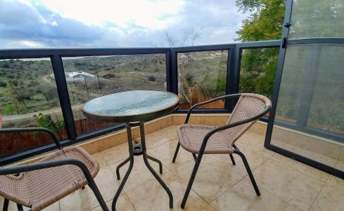 Kosher 'Villa Rosa' Moshav Aderet, Ella Valley nr Bet Shemesh in Aderet