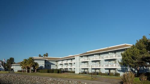 The Marina Inn on San Francisco Bay