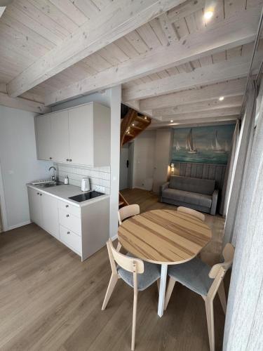 3 twin beds, 1 sofa bed