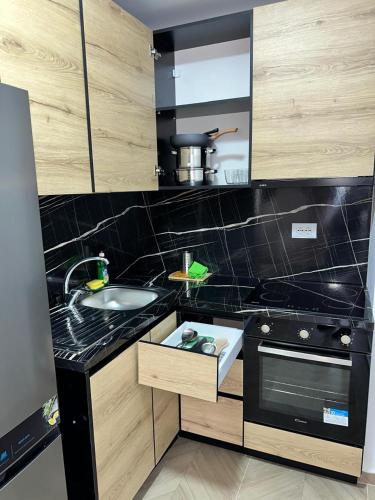 Mali i Robit Apartments - image 4
