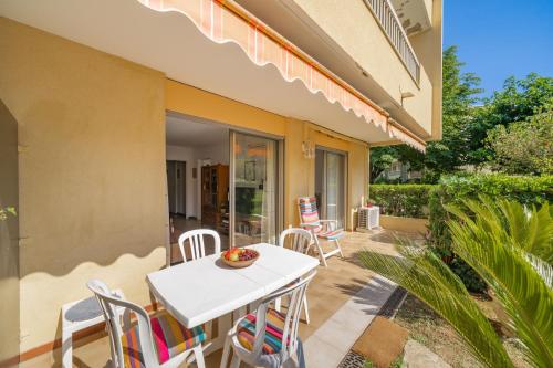 Hello Cote d'Azur - Spacieux 2 pieces au calme a 5 min des plages in Avenue de Cannes