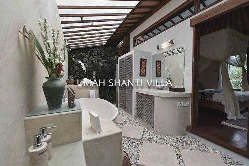 Villa Umah Shanti