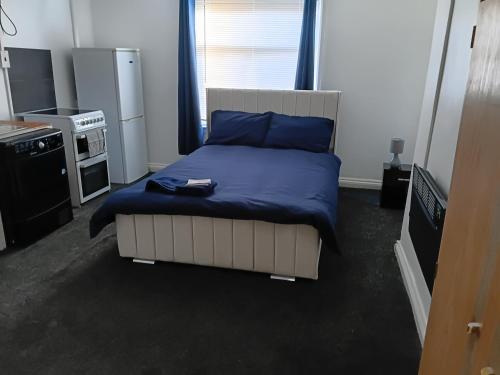 Studio Sleeps 2 with Parking in Oldbury