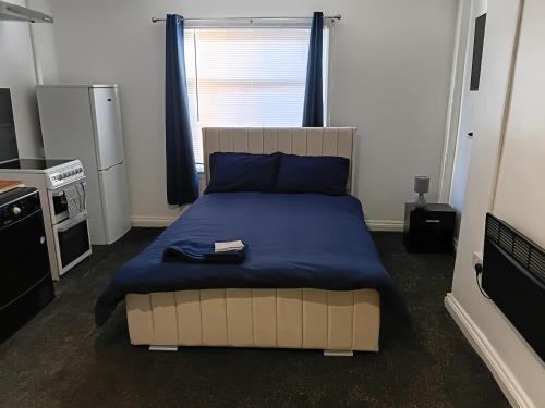 Studio Sleeps 2 with Parking in Oldbury