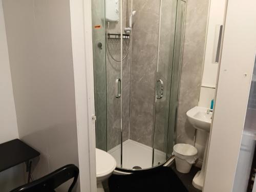 Studio Sleeps 2 with Parking in Oldbury