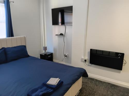Studio Sleeps 2 with Parking in Oldbury
