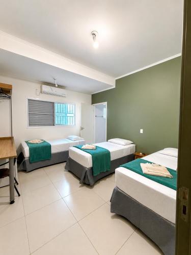 1 double bed, 1 twin bed