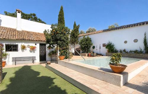 Úszómedence, Beautiful Home In Puente Genil in Puente Genil