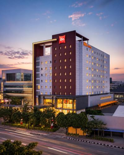 Exterior view, ibis Surabaya City Center Hotel in Surabaya