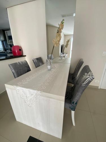 Apartment in front of Praia das Astúrias in Guarujá (Apartment in front of Praia das Asturias in Guaruja) in อัสตูเรียส