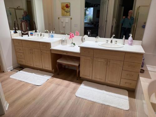Newly Redecorated Private Desert Oasis in Shadow Ridge
