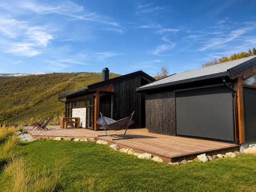 Mountain Cabin with Stunning Views, Extra Space Available in Sogndal