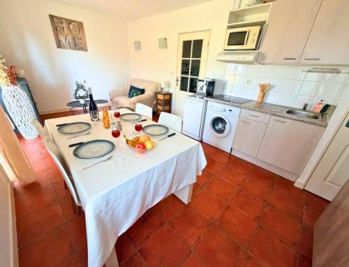 Quiet, shared pool, secure residence, view, free parking in Sainte-Cecile-les-Vignes (Alpes)