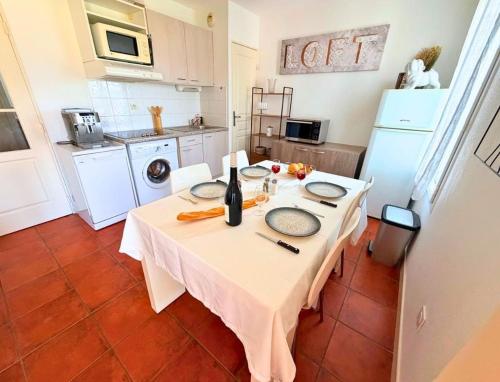 Quiet, shared pool, secure residence, view, free parking in Sainte-Cecile-les-Vignes (Alpes)