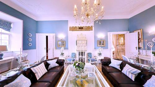 Shared lounge/TV area, Vraa Slotshotel in Tylstrup