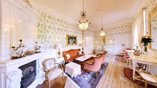 Shared lounge/TV area, Vraa Slotshotel in Tylstrup
