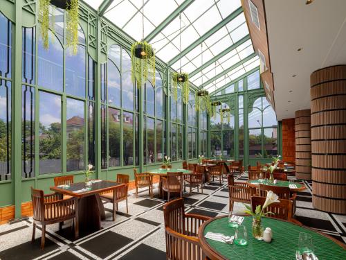 Restaurant, Elais by ARTOTEL in Medan Baru
