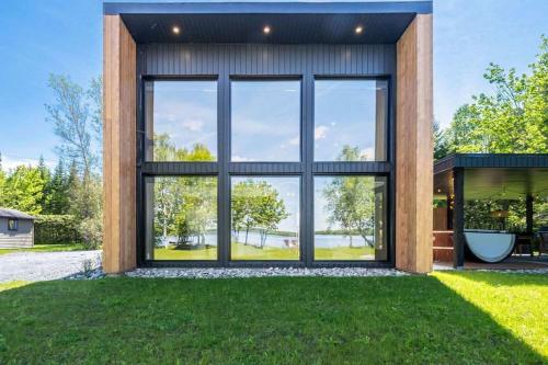 Private Spa & Direct Lake Access - Le Maka in Saint Romain (QC)