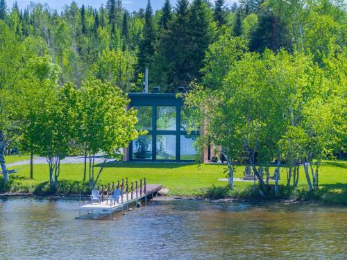 Private Spa & Direct Lake Access - Le Maka in Saint Romain (QC)