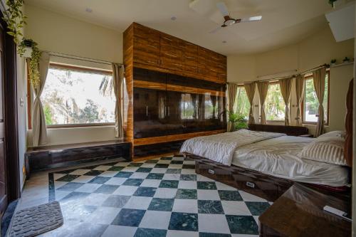 The Veridian Luxury Farmstay with Pool in Allimaranahalli