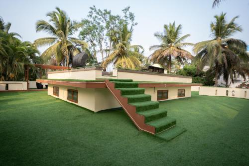 Balkons/terase, The Veridian Luxury Farmstay with Pool in Allimaranahalli