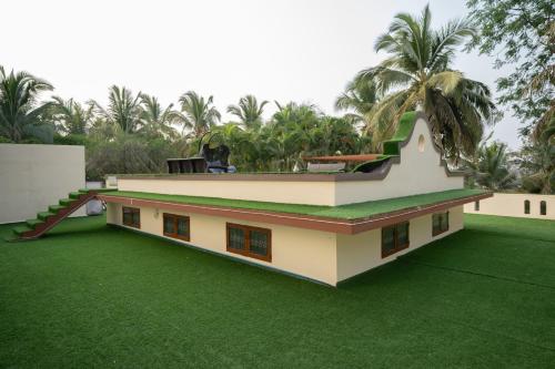 Balkons/terase, The Veridian Luxury Farmstay with Pool in Allimaranahalli