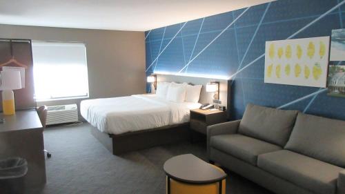 Comfort Inn & Suites Grand Forks near Alerus Center in Grand Forks (ND)