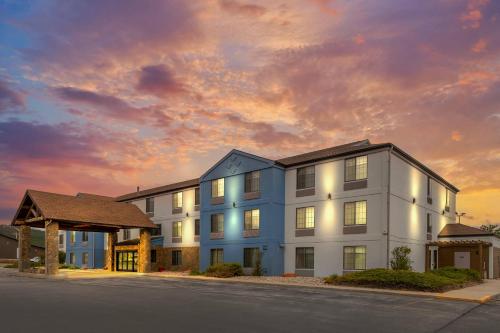 Comfort Inn & Suites Summerset - North Rapid City