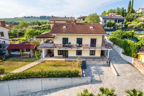 Iekārtas, Sanbaldo 1BR Terrace Apartment Koper - Happy Rentals in Pobegi