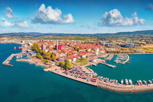 Iekārtas, Sanbaldo 1BR Terrace Apartment Koper - Happy Rentals in Pobegi