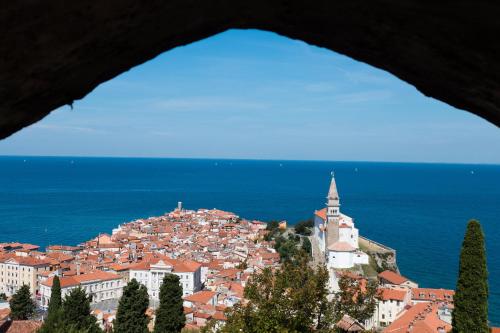 Iekārtas, Sanbaldo 1BR Terrace Apartment Koper - Happy Rentals in Pobegi
