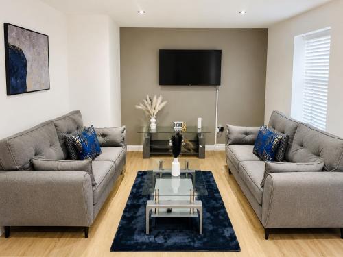 2 Beds Free Secure car Or Van Park w WiFi-Netflix No Hidden Deposits - Birmingham