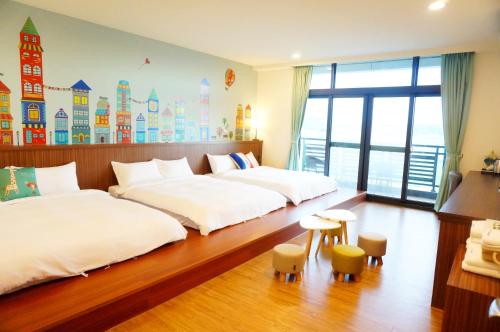 3 double beds