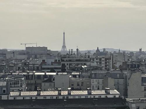 Superbe 2 pièces vue panoramique sur Paris au pied du metro