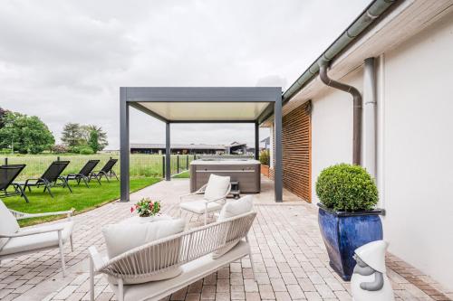 Iekārtas, Private Jacuzzi, 3 suites, enclosed garden & parking in Ichtratzheim