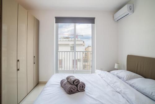 BnBNova - Private Penthouse with Terrace Spinola Bay - image 2