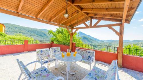 Exterior view, Cortijo El Encinar de Cobo Martos by Ruralidays in Los Encinares