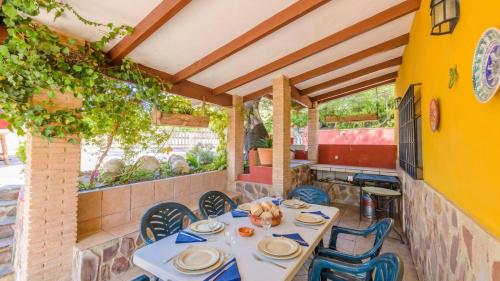 Exterior view, Cortijo El Encinar de Cobo Martos by Ruralidays in Los Encinares