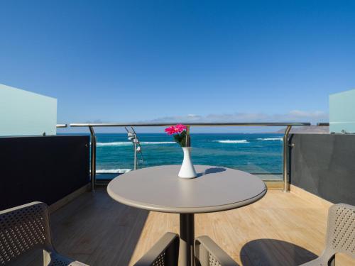 Double room, deluxe, sea view, balcony