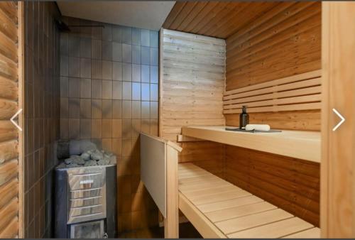 Sauna, Revontulet ZH River & Lake Retreat, Toivakka in Oravasaari