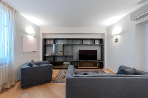 239sqm in Centro near Duomo with Garage and 12 Seats