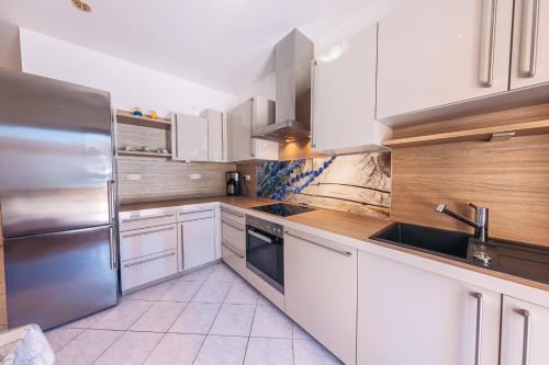 2 bedrooms, 3 beds