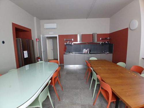 Carro Hostel - Monza Centro - Dormire bene Fare bene Scegli Bene! in Monza