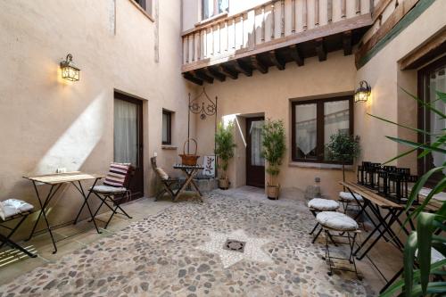 Patio in the Heart of Toledo , Pets , Family