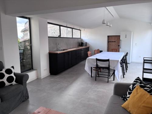 Konyha, Maison familiale avec rooftop - Le cocon de pierres in Saint-Germain (Rhône-Alpes)