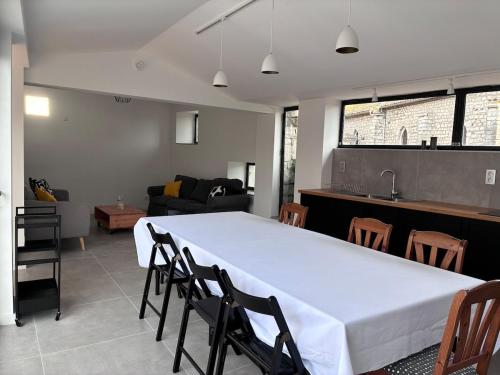 Konyha, Maison familiale avec rooftop - Le cocon de pierres in Saint-Germain (Rhône-Alpes)