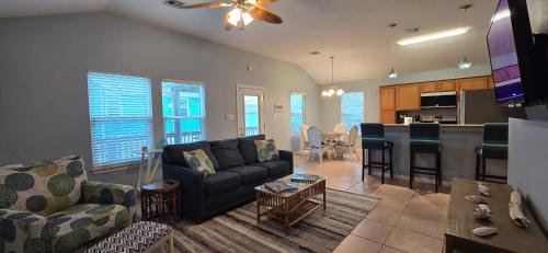LimeAid Pet-Friendly Jamaica Beach Retreat - image 5