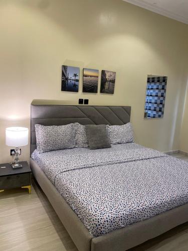 Sandton Luxury Apartment in คาดูนา