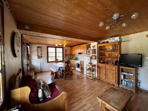 Ground Floor Flat Walk to Town Ski Bus Route